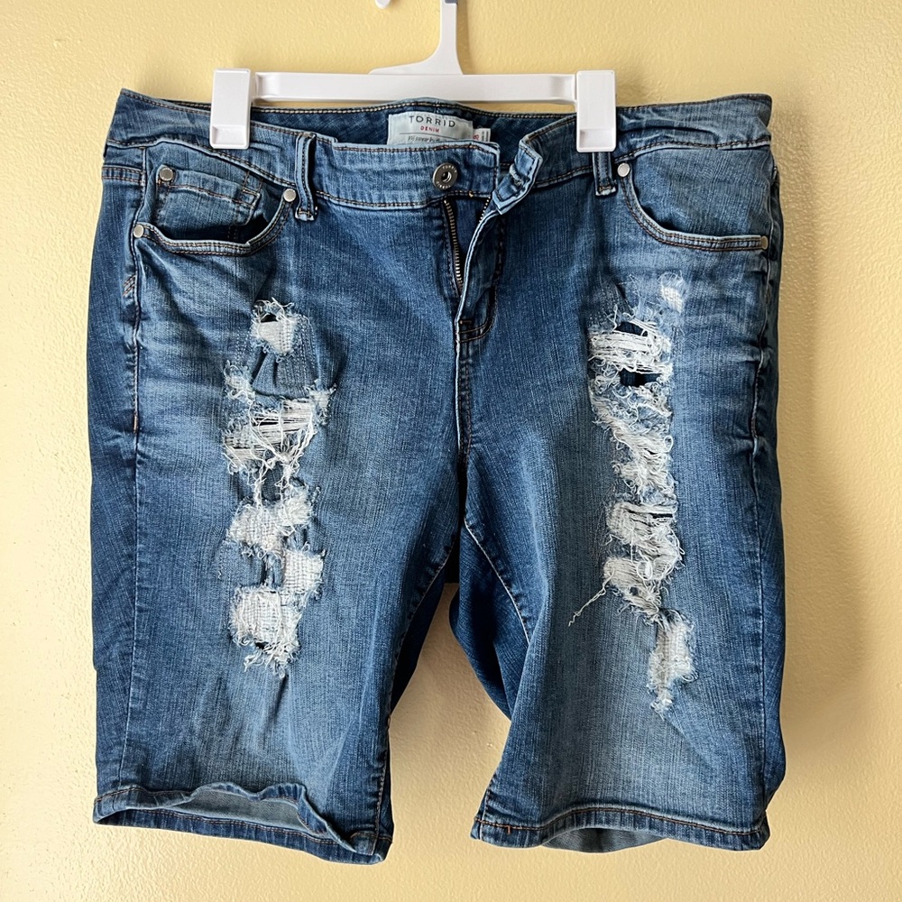18W distressed shorts